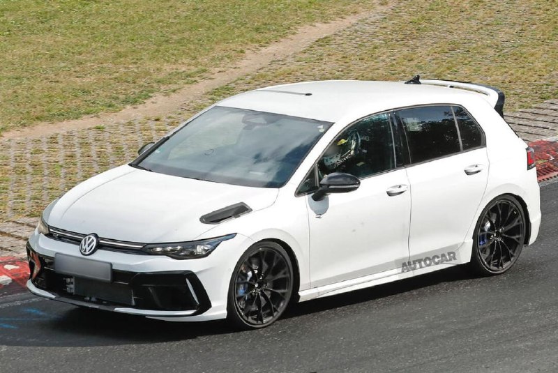 Volkswagen испытывает 400-сильный Golf R 3