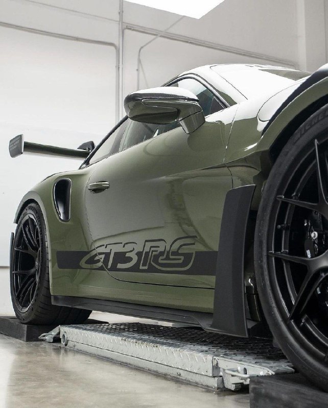 Black Olive Porsche 992 GT3 RS