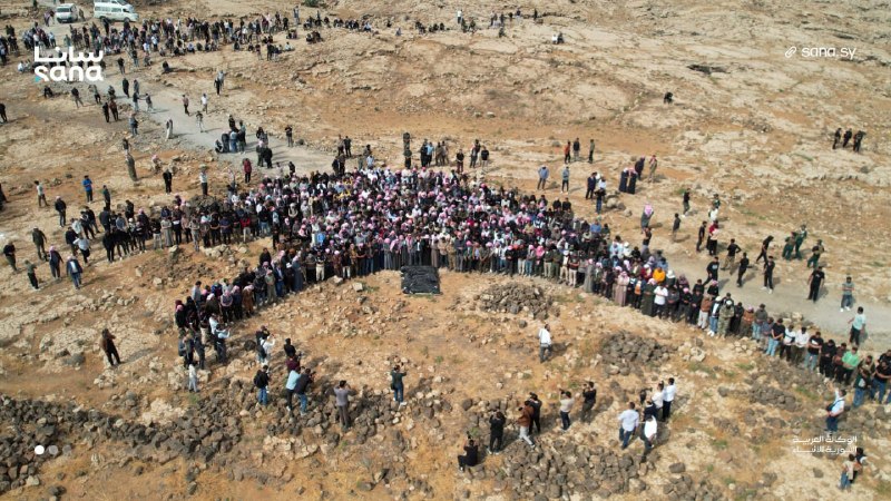 מהלווית קורבנות התקיפות האוויריות הירדניות בעיירה אל-טף באזור הכפרי דרעא, בהשתתפות עממית רחבה.