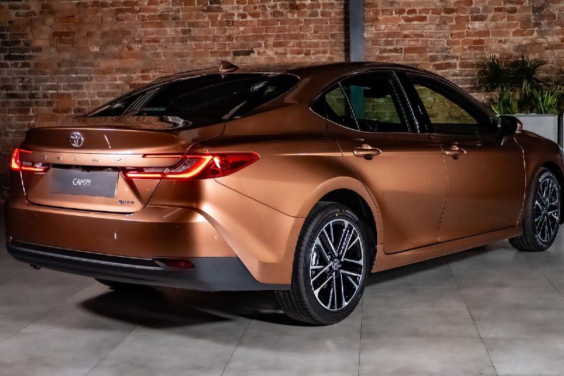В Европе начались продажи новой Тoyota Camry 5