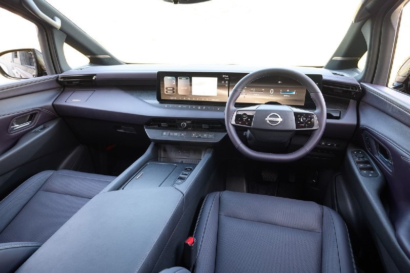Nissan Elgrand нового поколения показали перед стартом продаж 4