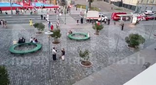 Взрыв в московском кафе Balzi Rossi, предварительно, произошёл из-за утечки газа — три человека погибли, ещё 15 пострадали.По данным Mash, в больницу увезли Сергея Л., Игоря Г. и 20-летнюю танцовщицу Евдокию К. Двоих пострадавших везут в крайне тяжёлом сос