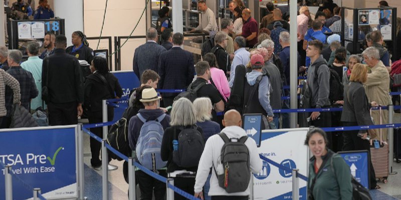 More than 20% of Newark air traffic controllers ‘walked off the job,’ sparking 4-hour delays