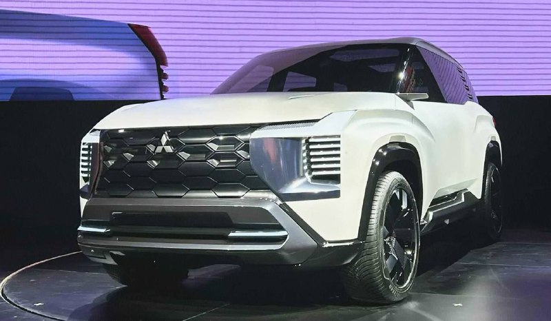 Mitsubishi показал новый семиместный кроссовер 3
