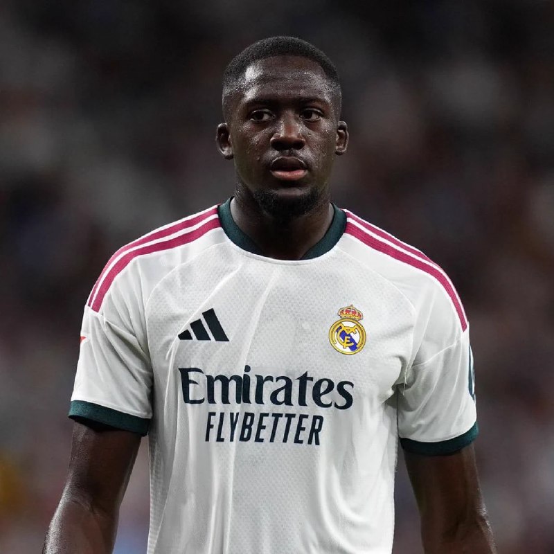 رئال مادرید توییت | Real Madrid Tweet: 0 بار دریبل خورد8 تا از 11 دوئلش رو هم برد. 🧱@Real_Madrid_Tweets