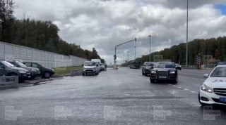 Спецпосланники Трампа прилетели в МосквуСамолет со Стивом Уиткоффом и Джаредом Кушнером приземлился в столичном аэропорту Внуково, сообщает РИА Новости. Спецпосланников президента США приехал встречать глава Российского фонда прямых инвестиций (РФПИ) Кирил