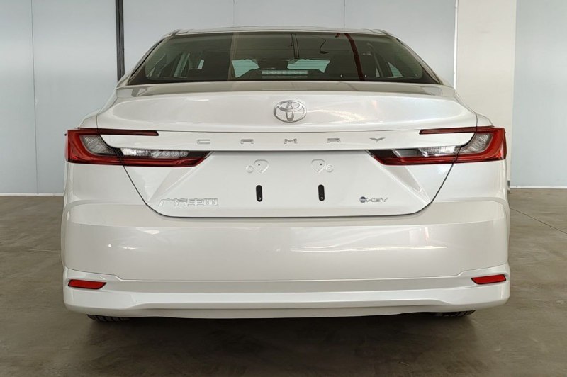 Раскрыта внешность базовой Toyota Camry нового поколения 3