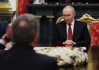 Путин заверил Трампа, что РФ не планирует нападать на ЕвропуВладимир Путин и Дональд Трамп созвонились по итогам поездки спецпосланников президента США Стива Уиткоффа и Джареда Кушнера в Москву и Киев. Разговор был «конструктивным и откровенным» и продлилс