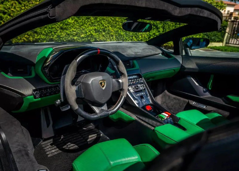 В Дубае продали Lamborghini Veneno 2015 года за 6 млн долларов 3