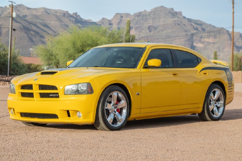 🚗💥 Грандиозный ретро‑шедевр: 2007 Dodge Charger SRT‑8 Super Bee⚡️🔧Сегодня в а
