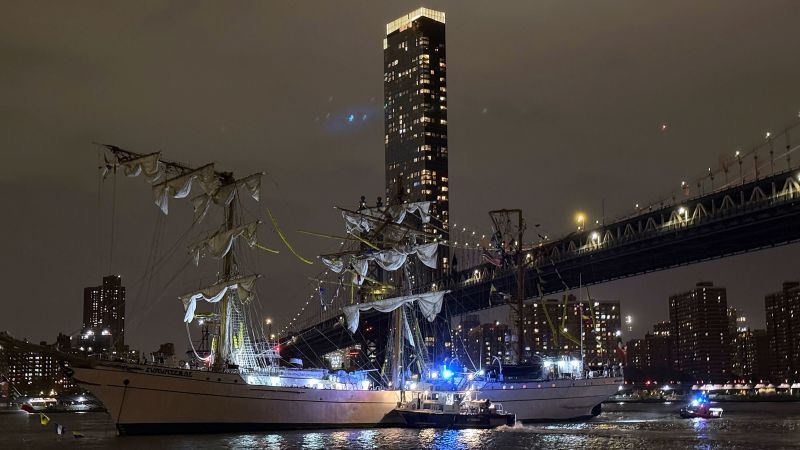 19 injured after Mexican Navy training ship strikes Brooklyn Bridge, officials say