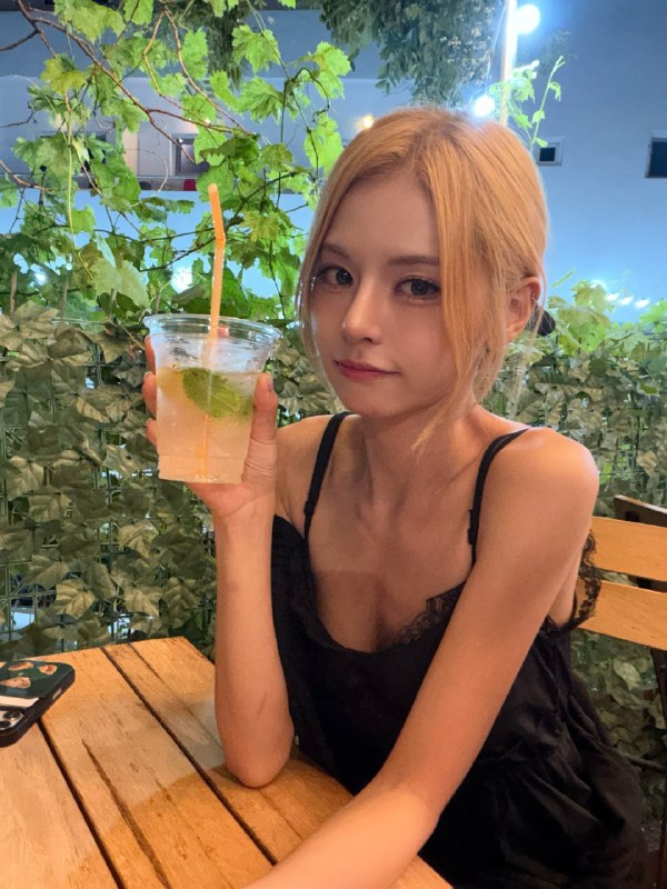 「𝖤𝖵𝖤𝖱𝖦𝖫𝖮𝖶」: ╰──・──・──・˖ ✦ ִֶָ،، ִֶָ˖ ｡‌ ‌ ‌ ‌ ‌ ‌ ‌ ‌ آپدیت اینستاگرام ای‌یو 🐣🐣«تابستون ادامه داره 🍀»#EU ᨳ@EVERGLOW_IR ›ଘ 𓆇𓆇𓆇╰──・──・