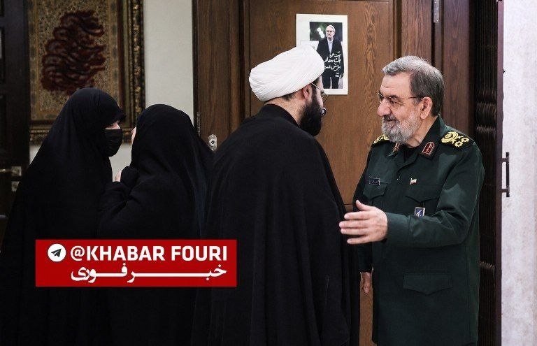 خبرفوری: 🔺️حضور سرلشکر محسن رضایی، دبیر شورای عالی امنیت ملی در منزل شهیدان علی و مرتضی لاریجانی@khabarfouri