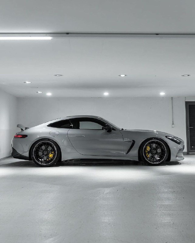 Новый Mercedes AMG GT 63 Coupe 2