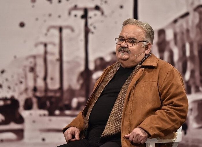 روزنامه فرهیختگان: «اکبر عبدی»، نام یک خیابان شد🟢در صحن شورای شهر تهران از خانواده زنده‌یاد اکبر عبدی تقدیر و خیابان «پندار» به نام این باز