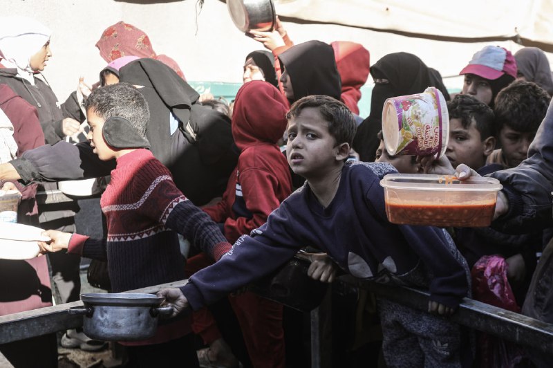 Израиль установил новую блокаду Газы после нападения на Иран — еды в анклаве осталось меньше чем на две недели, предупреждают эксперты. фото