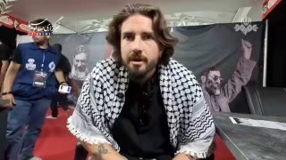 🎦 כתב אירי: לא חשבתי שעם איראן יאהב כל כך את המנהיג שלהם