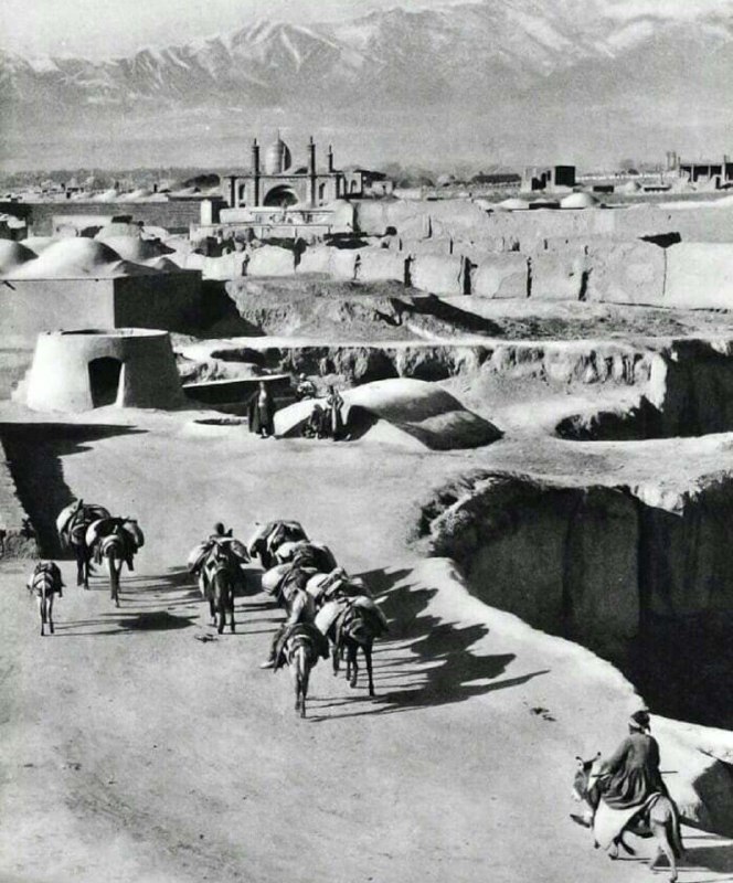 محله آنلاین: تهران حوالی میدان شوش 1307#عکس_قدیمی_تهران #محله_آنلاین @mahallehonline