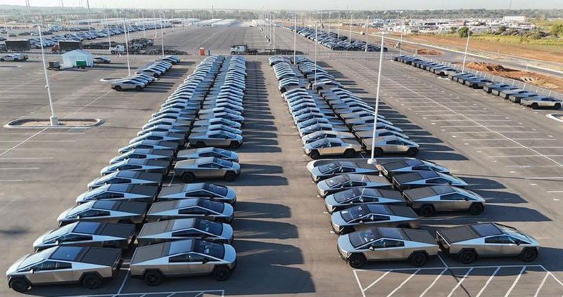 Tesla приостановила производство пикапа Cybertruck Рабочих на заводе Tesla в тех