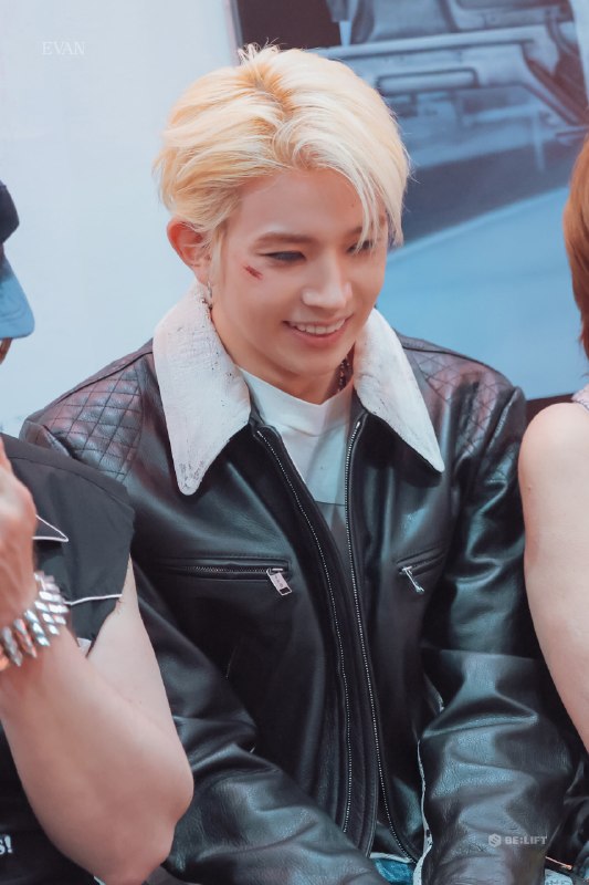 「 ENHYPEN 」: ╭┈ [260817]˚✧. . ⇠┊آپدیت Weverse با عکس‌های پشت‌صحنه‌ی فیلم برداری موزیک ویدیوی ‘Ride or Die’ ایوان 🏎️15 عکس به صورت فای