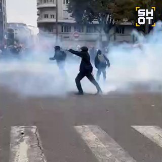 גל חדש של הפגנות שטף את צרפת היום - כ-800 אלף איש יצאו לרחובות ברחבי המדינה למרות האיסורים (במשטרה אומרים 4…