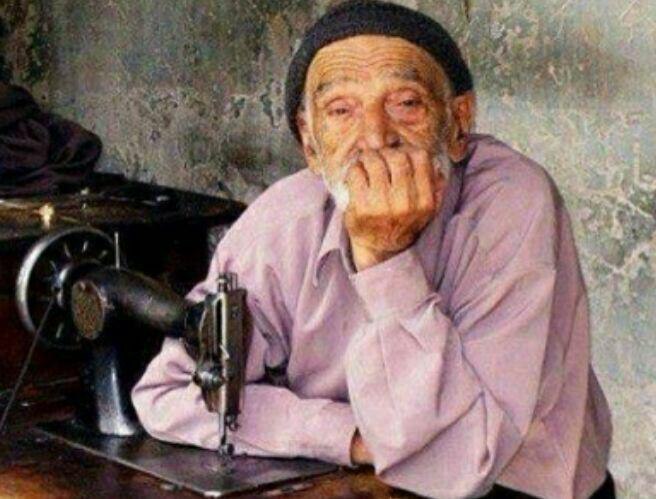 🌹روزگاری غریب🌹: چه زیبا میگفت پیرمرد خیاط :زندگـےهیچوقت اندازه تنم نشد...حتــے وقتےخودم بریدم و دوختم ...🆔 : 👉 @roozegarigharib 👈