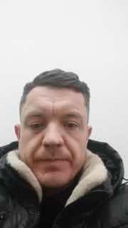 В Новосибирске полиция задержала автора канала «Народное телевидение Сибири» Ивана Фролова из-за публикаций о протестах фермеров, сообщил журналист Виталий Бочкарев. Бочкарев опубликовал видео, на котором Фролов говорит, что его задержали у подъезда дома и