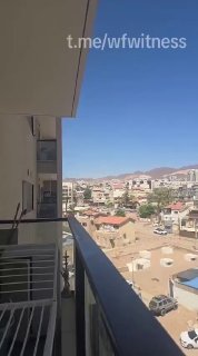 ️🇯🇴🇮🇷🇮🇱 בצילומים מאילת בדרום ישראל נראה עשן עולה בעיר עקבה, במרחק קצר מעבר למפרץ עקבה, בעקבות שיגור ט…