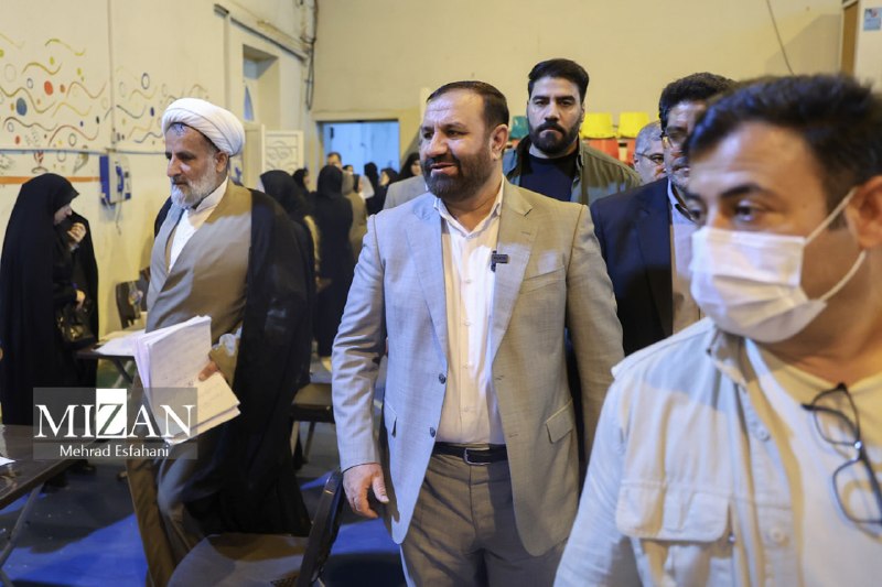 خبرگزاری میزان: حضور همزمان دادستان تهران به همراه ۱۲۰ قاضی در زندان‌های استان ▪️آزادی بیش از ۱۰۰ مددجو در پی بازدید دادستان تهران از ند