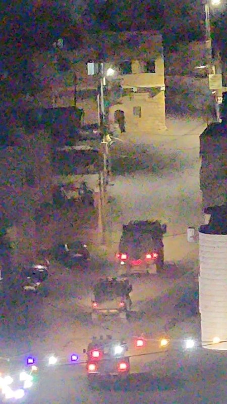 כוחות הכיבוש פשטו על מספר בתים במהלך הסתערותם על העיירה מאיתלון, דרומית לג'נין.