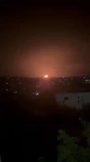 חיל האוויר הישראלי (חיל האוויר) ביצע תקיפות אוויריות על גבעת עלי אל-טאהר ליד נבטי אל-פאוקה בדרום לבנון.