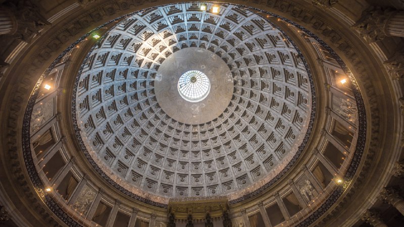 The dome of Piazza del PlebiscitoBasilica of San Francesco di Paola, Naples, Italy (© javarman3/Getty Images)