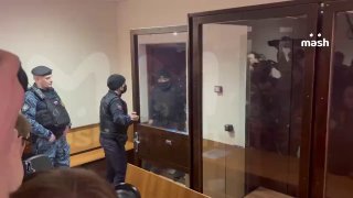 Футболиста Даниила Секача арестовали до 14 мая 2026 года. Спортсмена обвиняют в убийстве столичной предпринимательницы на Строгинском бульваре и разбое в квартире погибшей.Ранее 20-летний Даниил подробно рассказал и показал следствию, как совершил убийство