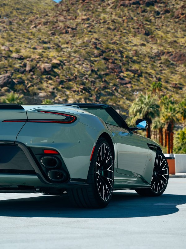 Aston Martin  DB12 S Volante 10
