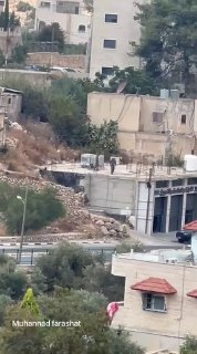 כוחות הכיבוש עוצרים צעיר לאחר שהסתער על העיירה בית אולא, צפונית-מערבית לחברון