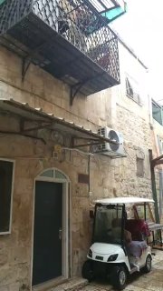 أمطار تهطل على البلدة القديمة بالقدس المحتلة