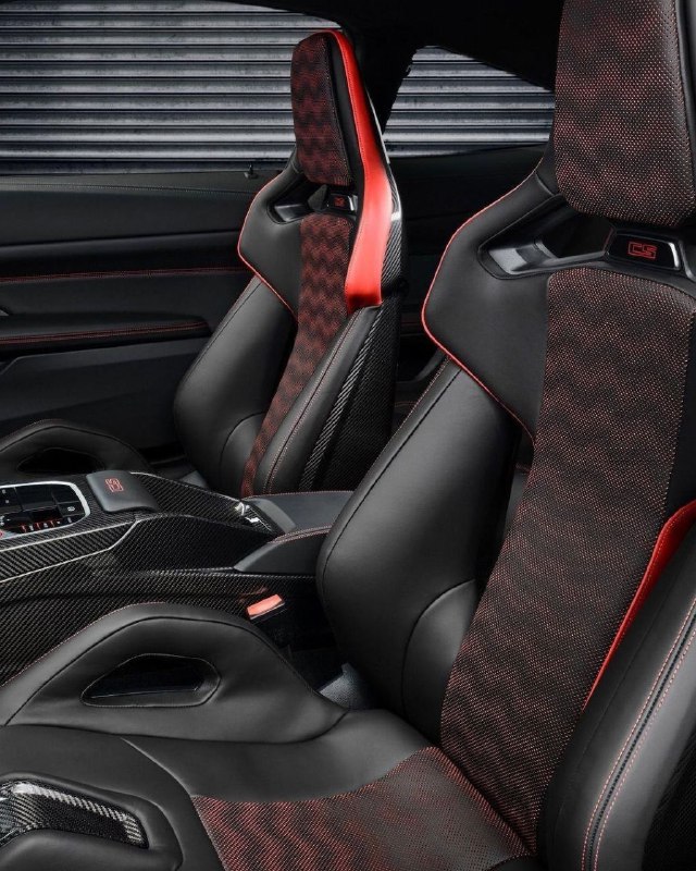 Интерьер 2025 BMW M4 CS 6