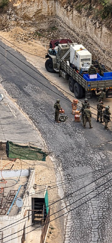 צה"ל מעביר חומרי נפץ לפוצץ ביתו של חמודה אל-ג'בה בחברון, הגדה המערבית הבית נמצא באזור עין דיר בהא בחברון.