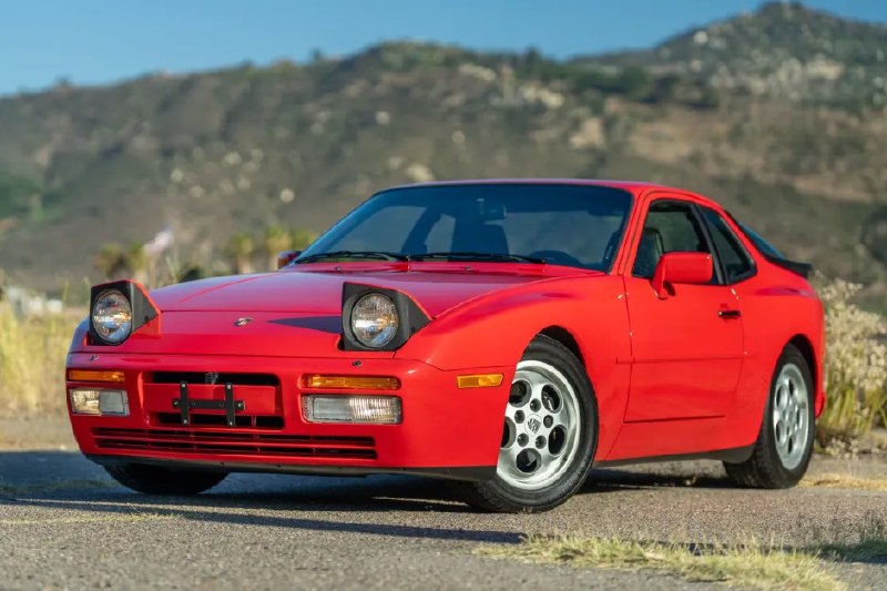 Проснулись с мыслью, что Porsche 944 Turbo 1987 года за 18 тысяч миль — это не м