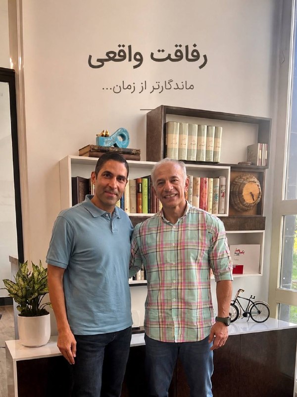 ⚽اخبار داغ فوتبالی🔴🔵: ملاقات ۲ ستاره سابق تیم ملی 🔴⚪️ پست اینستاگرامی محمد خاکپور در کنار وحید هاشمیان «بعضی آدم‌ها را از همان روزهای اول می‌ش