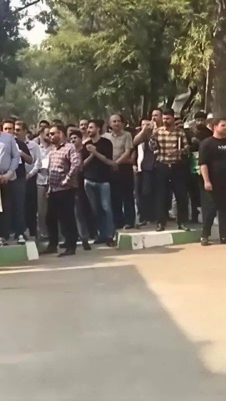 خبرگزاری‌کارایران"ایلنا": تجمع پرستاران و کادر درمان کرمانشاه/ مطالبات معوق را بپردازیدپرستاران کرمانشاه در اعتراض به عدم پرداخت مطالبات معوق، تجم