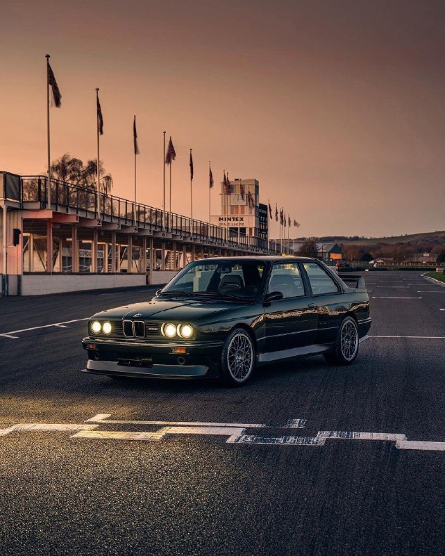 BMW M3 E30 6