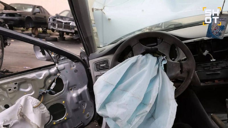 НАС требует от АвтоВАЗа отозвать машины со СМЕРТЕЛЬНО опасными подушками безопасности Takata.