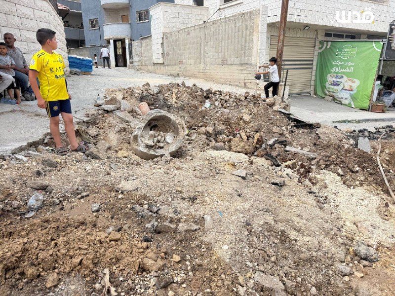 הכיבוש דוחף כביש בתוך אזור ג'בל אל-נסר בסביבת מחנה נור שמס בטול כרם והורס את התשתיות