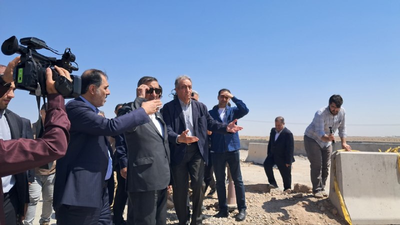 خبرگزاری صداوسیما قم: 🔺 ادای احترام معاون رئیس جمهور به شهیدان لاریجانی و موسوی 🔸 محمدجعفر قائم پناه معاون اجرایی رئیس جمهور صبح امروز به قم س