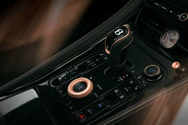 Bentley показала роскошное купе Mulliner Batur 6