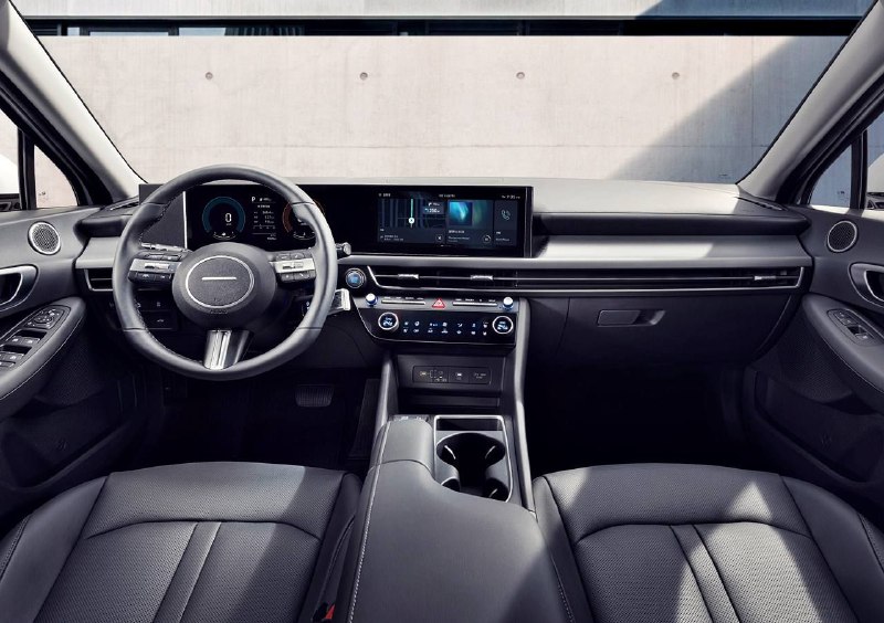 Hyundai представил новую версию седана Sonata для такси 3