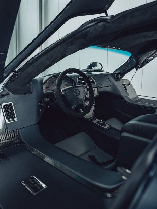 Hypercar from another world: 1998 Mercedes-Benz CLK GTR 6.9-L V12 2