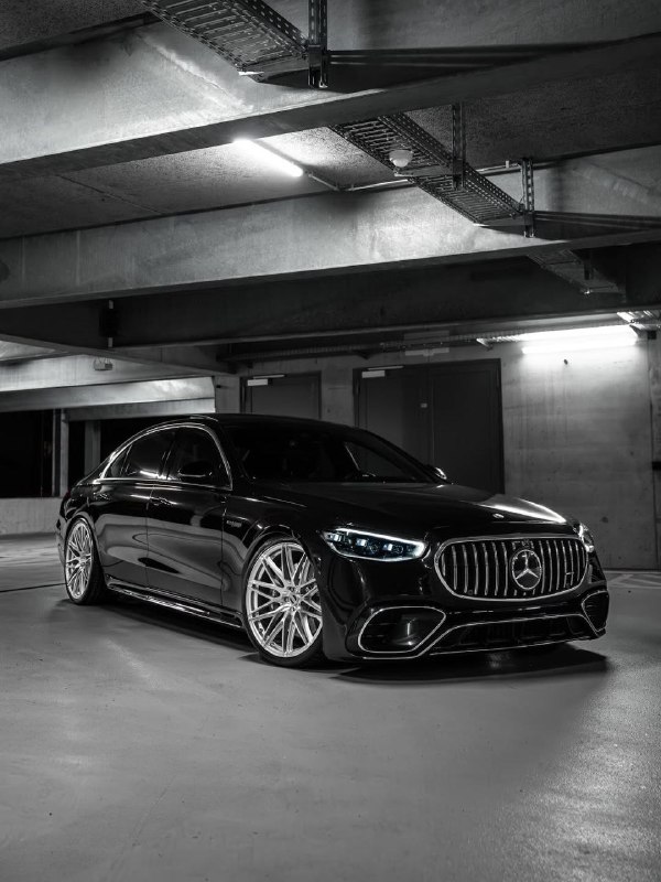 2.6-ton Black Beast S63 E AMG 805 HP V8 BITURBO Hy...
