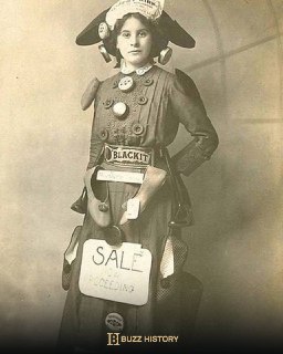 Live street advertising, USA, 1900s📚 Buzz History